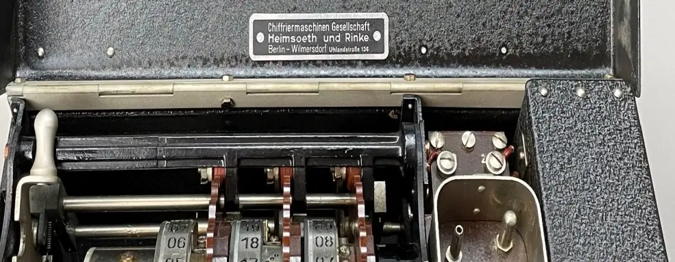 Enigma M3 der Kriegsmarine in Transportkiste