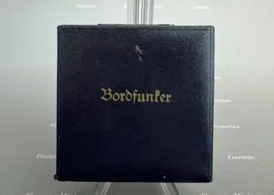 Etui für das "Flache" Bordfunkerabzeichen der Luftwaffe