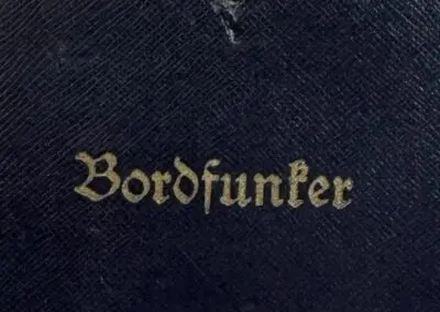 Etui für das "Flache" Bordfunkerabzeichen der Luftwaffe