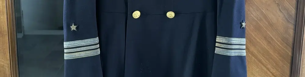 Kriegsmarine-Gehrock für einen Kapitänleutnant zur See – Uniform und Rangabzeichen 