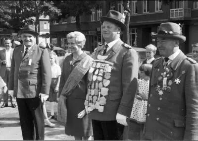 auf dem Blücherplatz. Im Bild u.a. Schützenkönig Walter I. (2.v.r.).