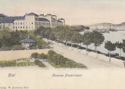 Marineschule Kiel Friedrichsort – Wappen, Mützenband und Standortgeschichte